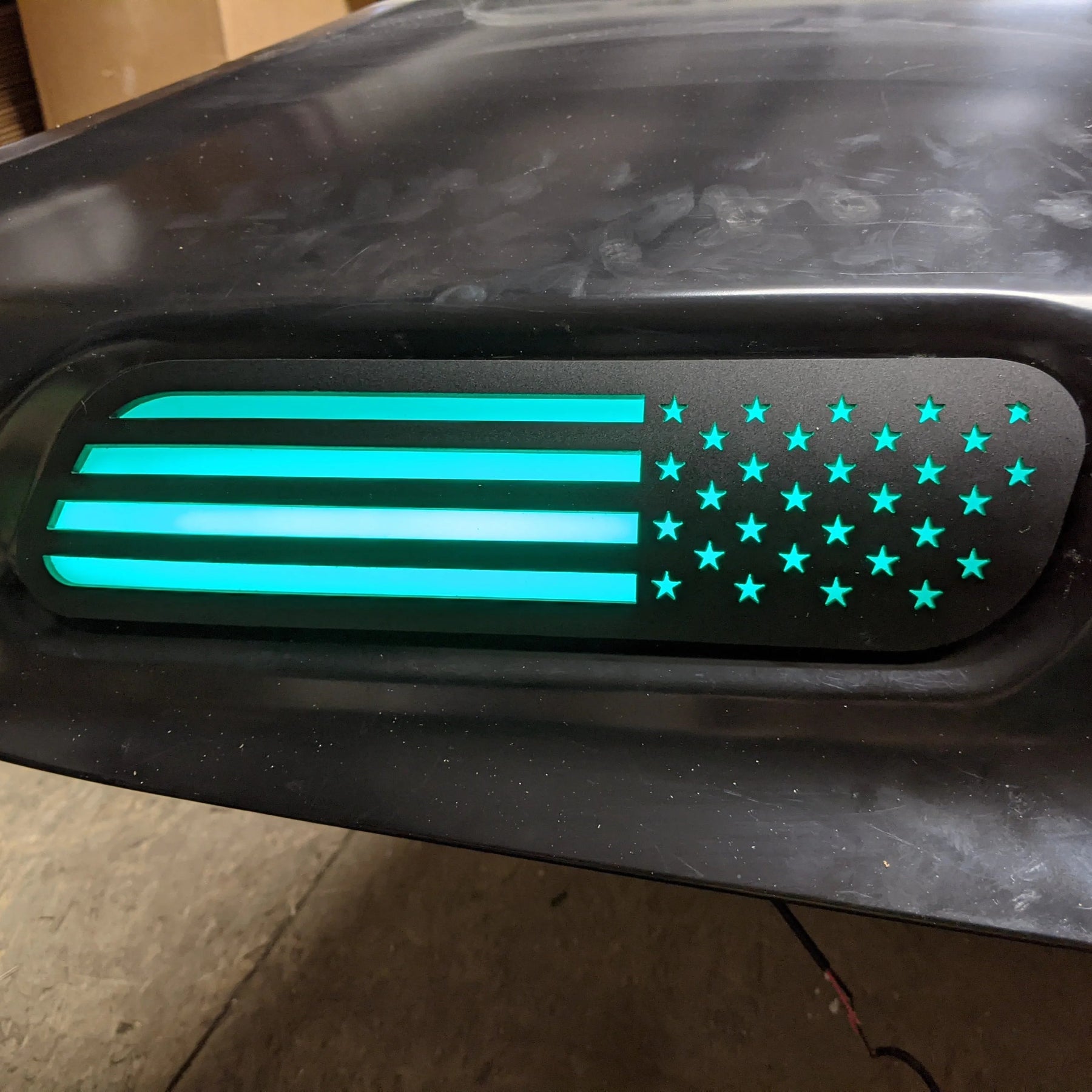 Insignias LED con la bandera estadounidense para el capó: compatibles con Ram 2500/3500® 2019+, negro mate, LED RGB