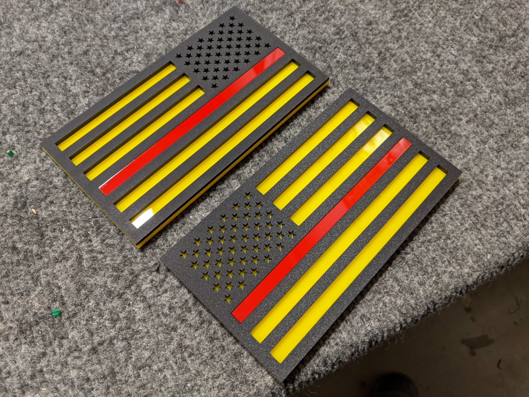 Insignias para guardabarros con la bandera estadounidense (par) - Ajuste universal - Elige tus colores