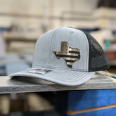 Gorra con insignia de la bandera estadounidense de Texas: insignia de bronce cepillado y negra