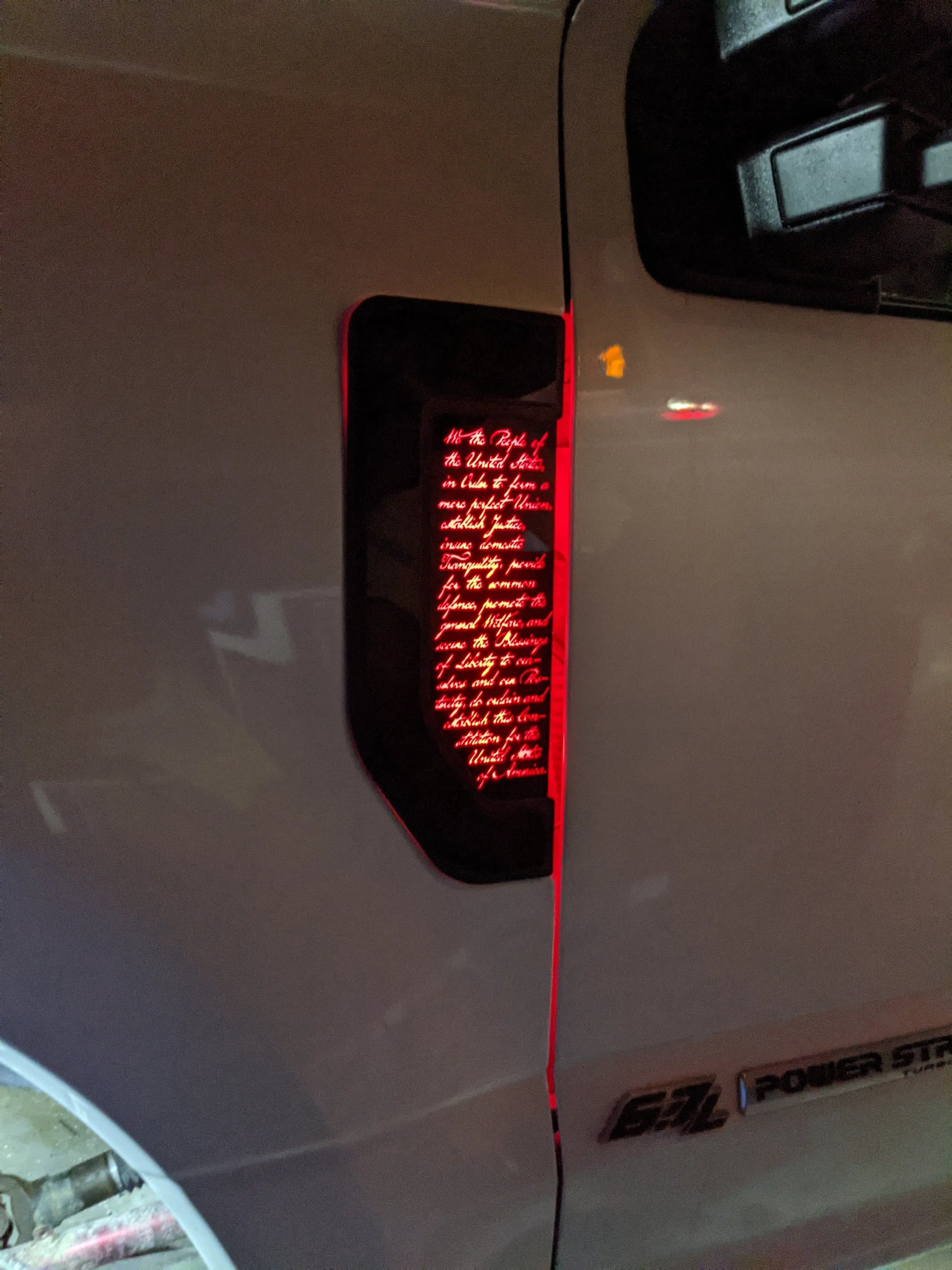Juego de insignias LED Constitution para guardabarros: compatible con Ford® F250®, F350®, F450® 2017-2022, color negro