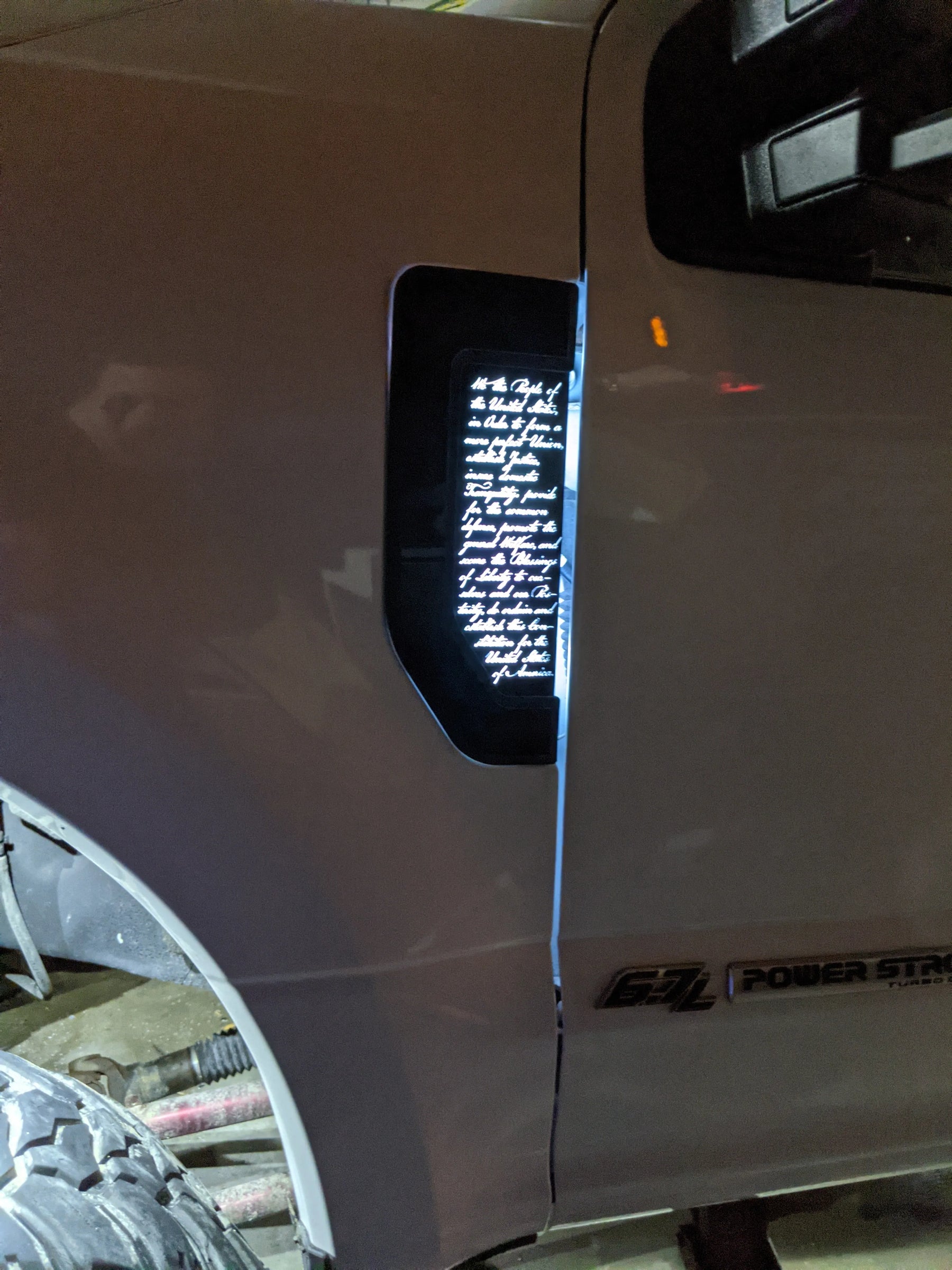 Juego de insignias LED Constitution para guardabarros: compatible con Ford® F250®, F350®, F450® 2017-2022, color negro