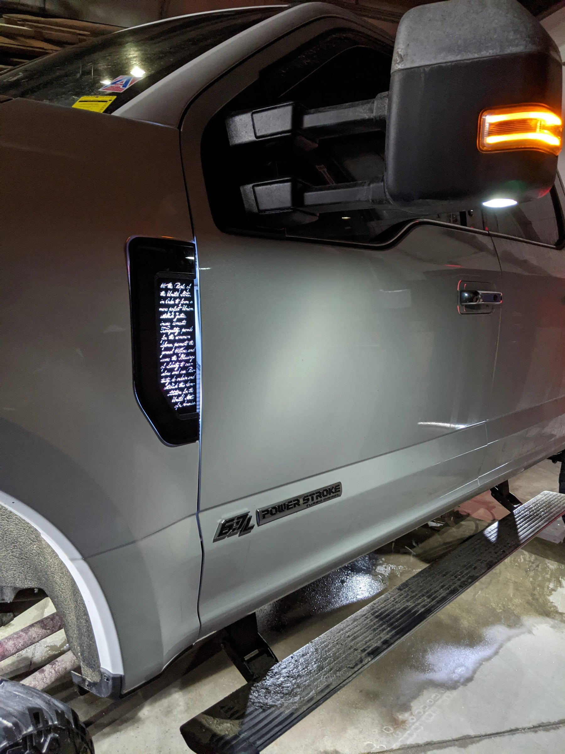 Juego de insignias LED Constitution para guardabarros: compatible con Ford® F250®, F350®, F450® 2017-2022, color negro