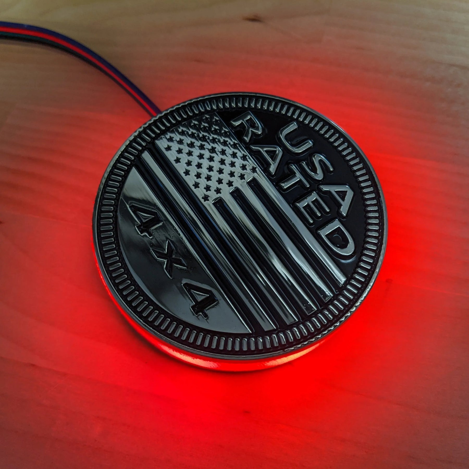 Insignia LED con calificación USA - Insignia de repuesto Jeep® Trail Rated® - Metal sólido - Pulido y negro