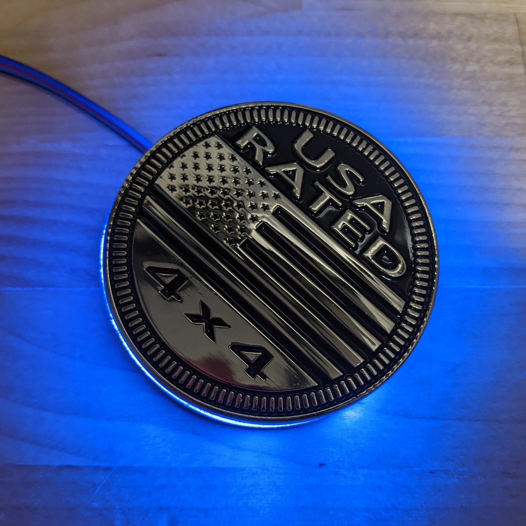 Insignia LED con calificación USA - Insignia de repuesto Jeep® Trail Rated® - Metal sólido - Pulido y negro