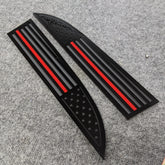 Insignias de la bandera estadounidense: compatibles con Super Duty® 2011-2016: negro sobre negro mate con línea roja fina