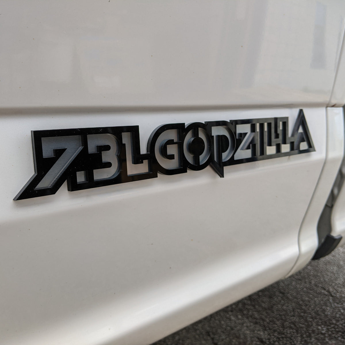 Insignias Godzilla de 7,3 l (ajuste universal), par