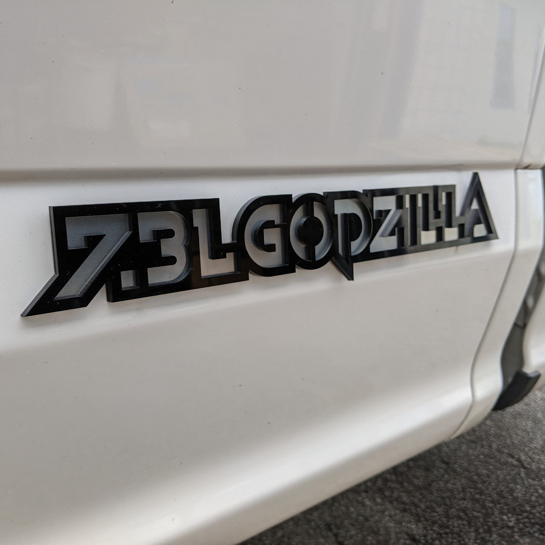 Insignias Godzilla de 7,3 l (ajuste universal), par
