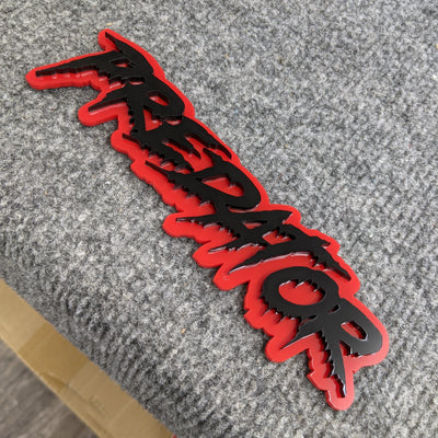 Insignia de vehículo con texto personalizado - Fuente Drip - Doble capa - Múltiples opciones de colores disponibles