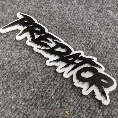 Insignia de vehículo con texto personalizado - Fuente Drip - Doble capa - Múltiples opciones de colores disponibles