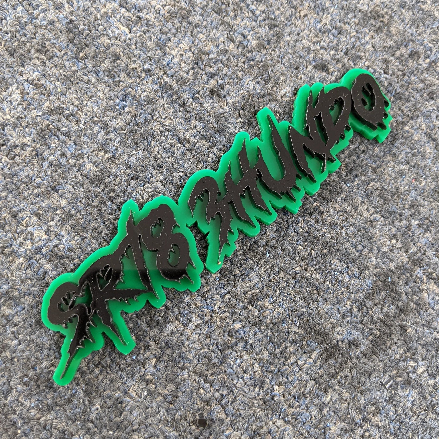 Custom Text Vehicle Badge - Drip Font - Dual Layer - Multiple Colors Choices Available