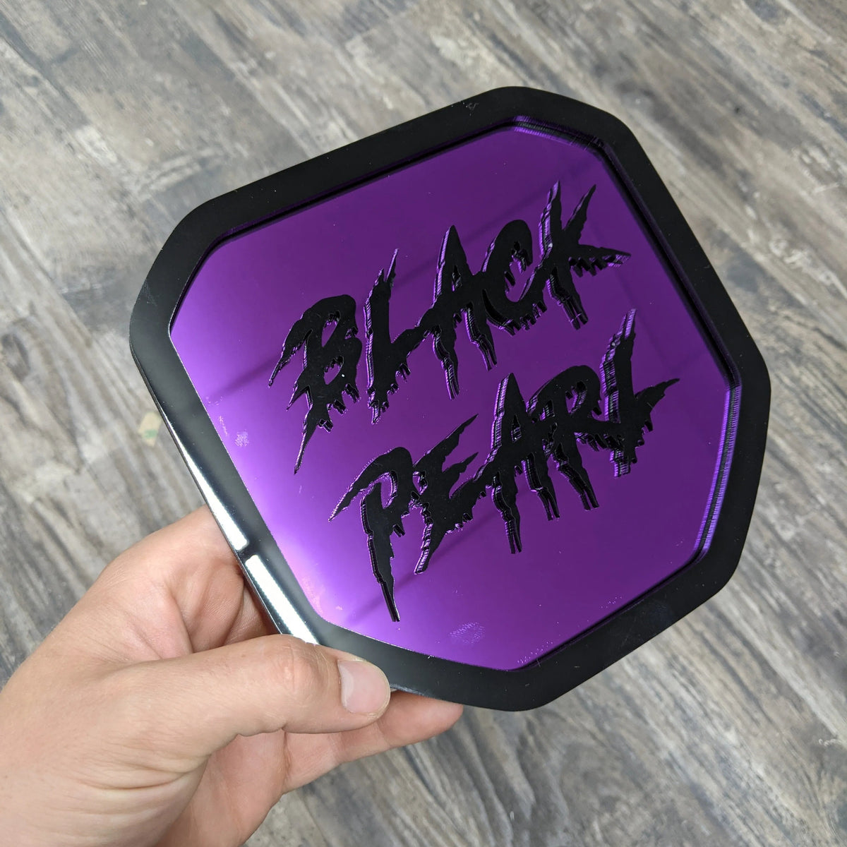 Insignia con texto personalizado Ram Shield: compatible con Dodge® Ram® 2019+ (quinta generación) portón trasero: elija sus colores