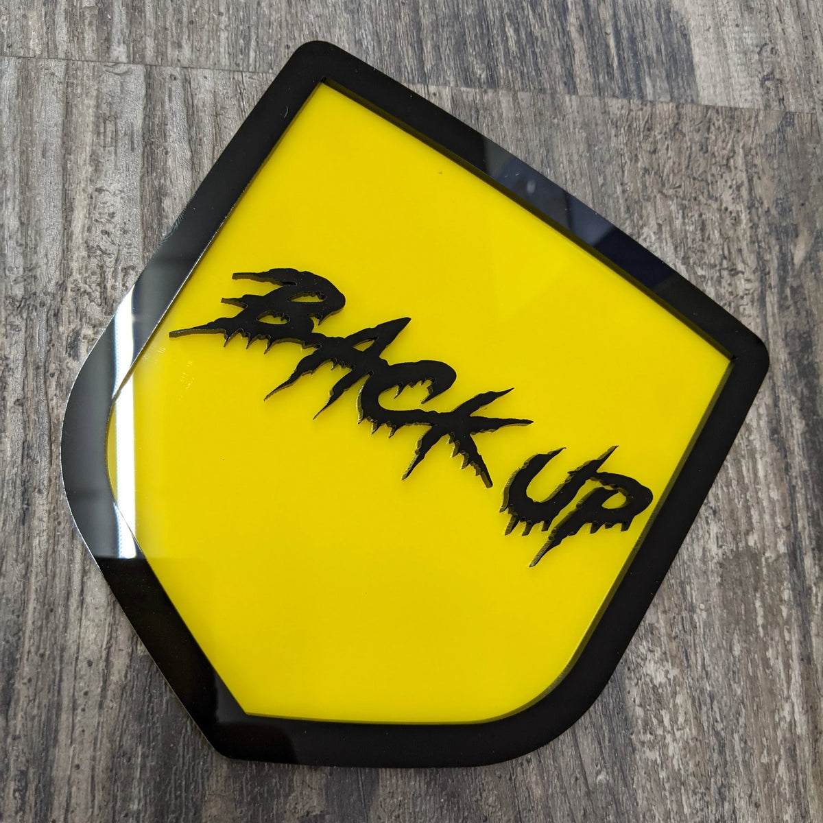 Insignia con texto personalizado de Ram Shield: compatible con portones traseros Dodge® Ram® 2009-2018: elija sus colores