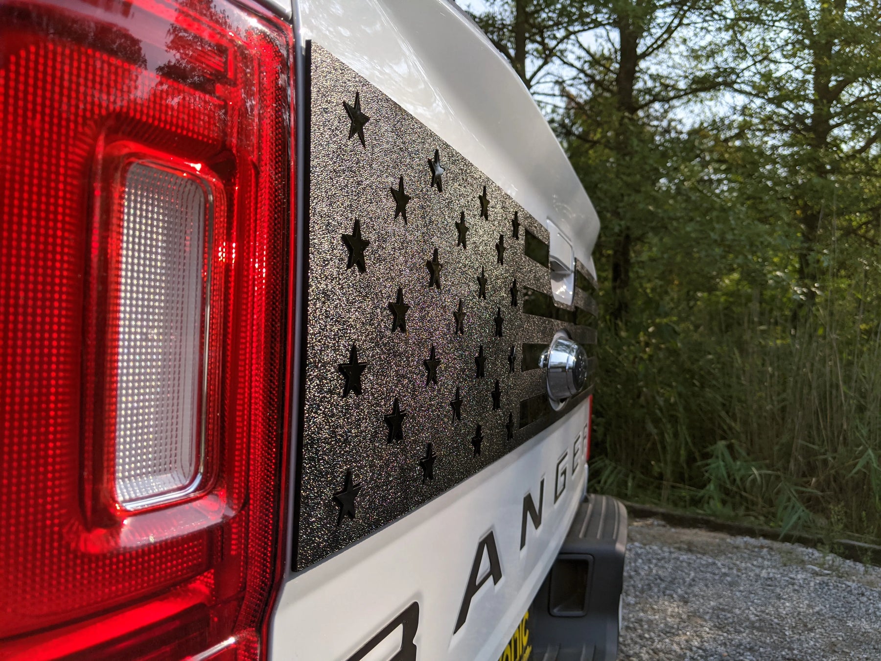 Aplique para portón trasero con bandera estadounidense: compatible con Ford® Ranger® 2019-2023
