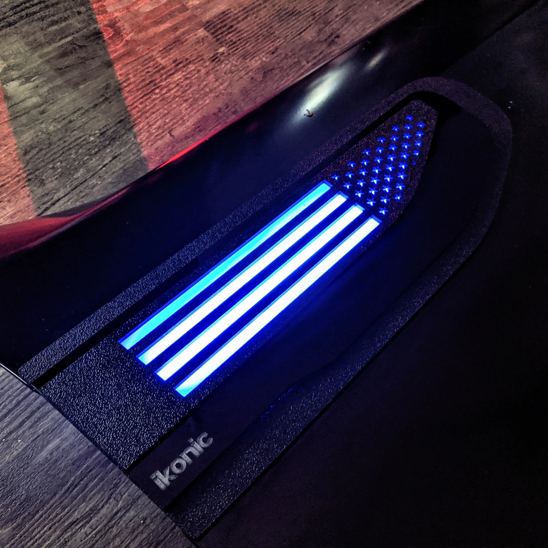 Juego de insignias LED para guardabarros con la bandera estadounidense: compatible con GMC® Sierra® 1500 2019-2023