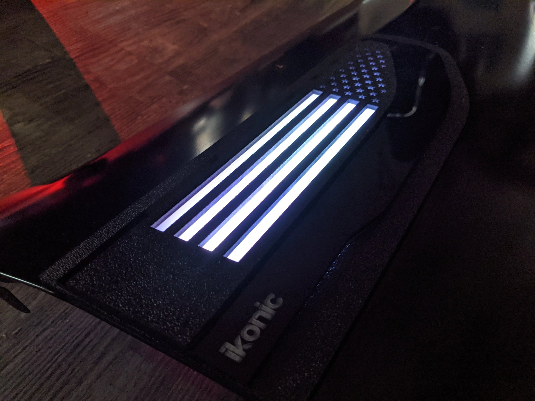 Juego de insignias LED para guardabarros con la bandera estadounidense: compatible con GMC® Sierra® 1500 2019-2023