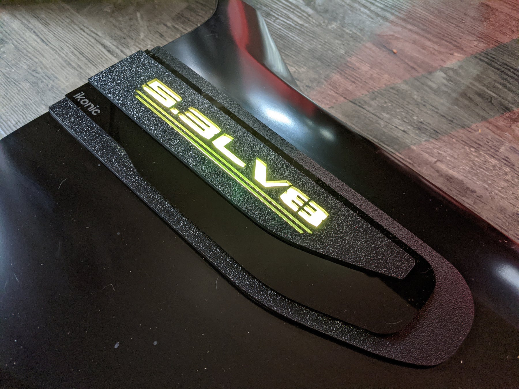 Juego de emblemas LED para guardabarros de 5.3 L V8: compatible con GMC® Sierra® 1500 2019-2024