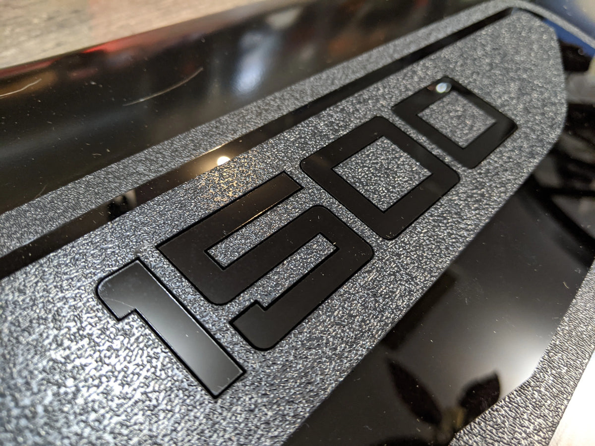 Juego de insignias para guardabarros 1500: compatible con GMC® Sierra® 1500 2019-2024, color negro