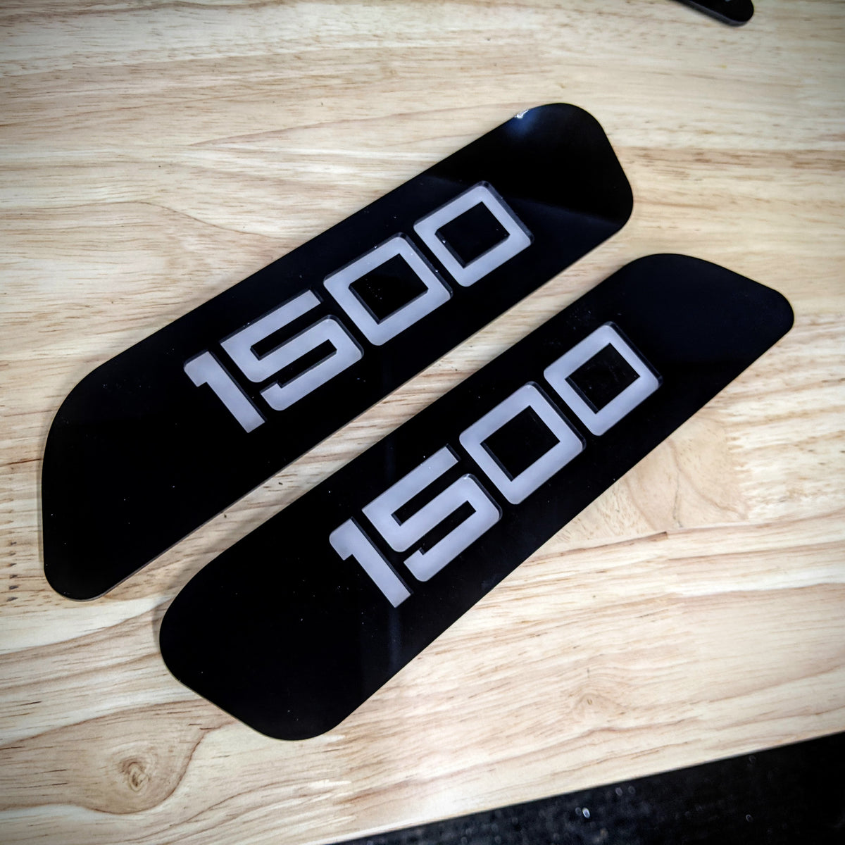 Insignias para capó 1500: compatibles con Ram 1500® 2019-2023: varios colores disponibles