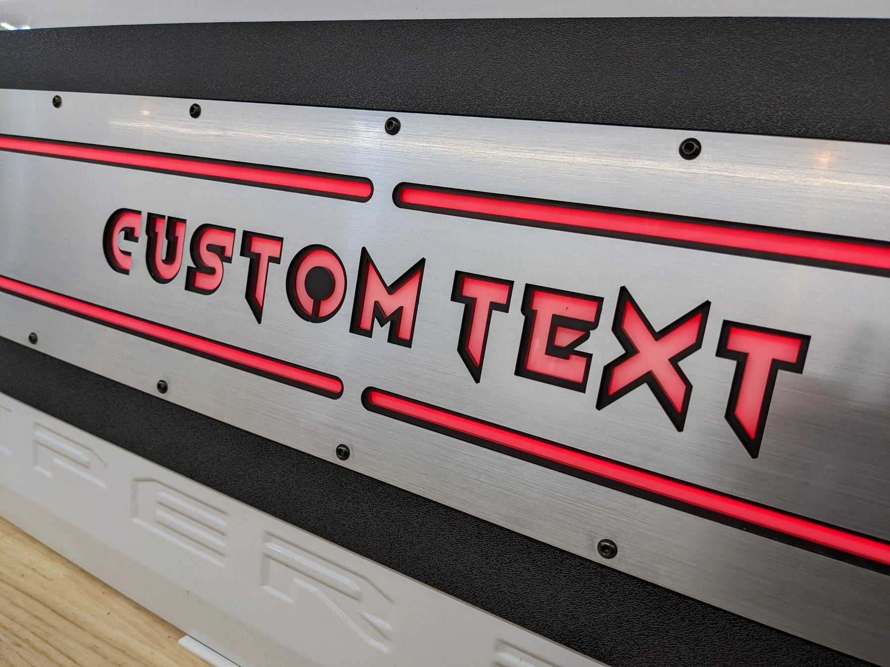 Aplique LED con texto personalizado para puerta trasera: compatible con modelos Ford® F250®, F350® y F450® 2017-2022