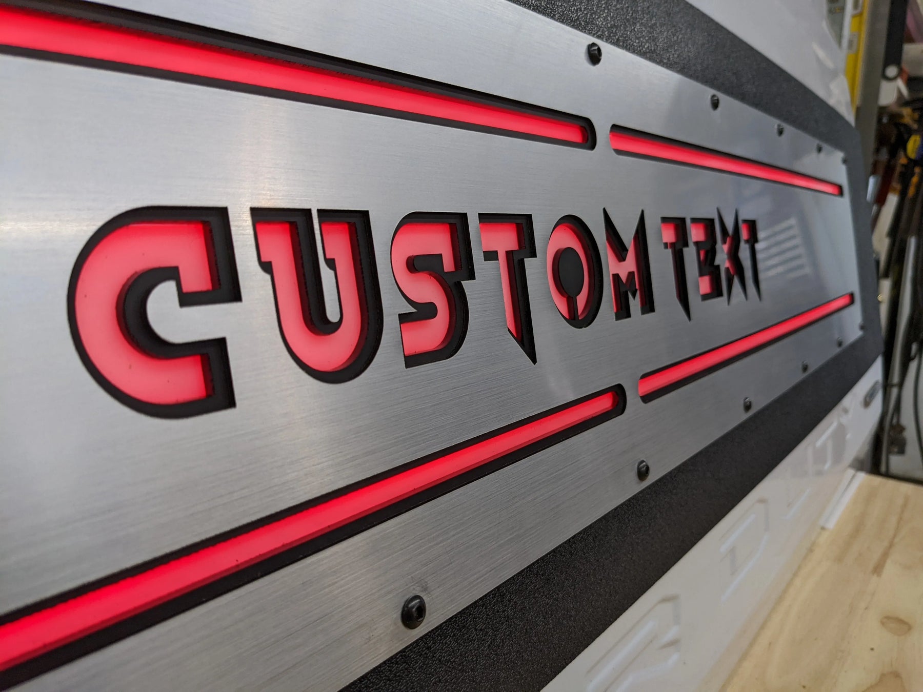 Aplique LED con texto personalizado para puerta trasera: compatible con modelos Ford® F250®, F350® y F450® 2017-2022