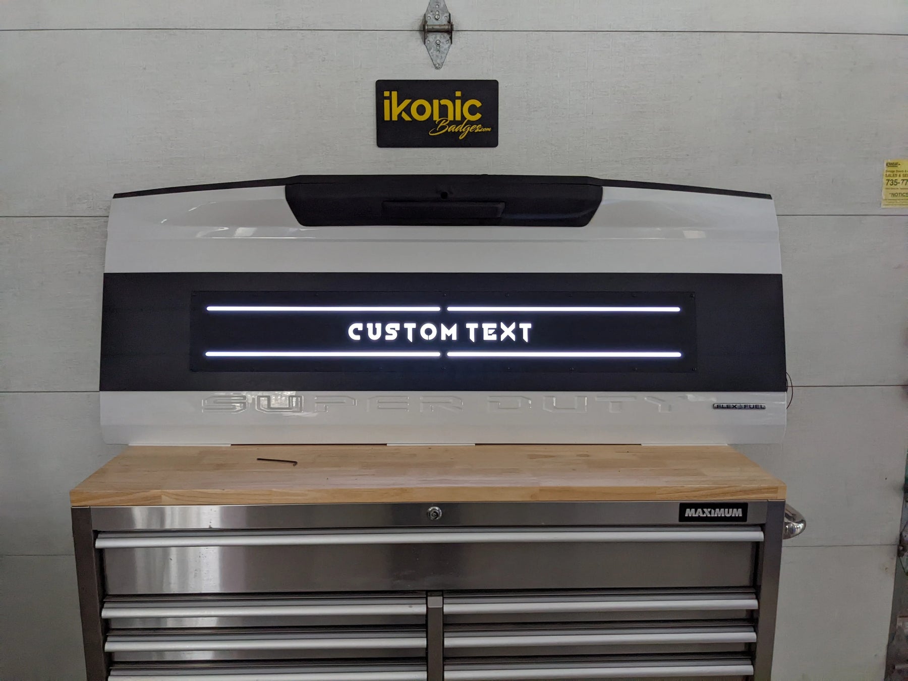 Aplique LED con texto personalizado para puerta trasera: compatible con modelos Ford® F250®, F350® y F450® 2017-2022