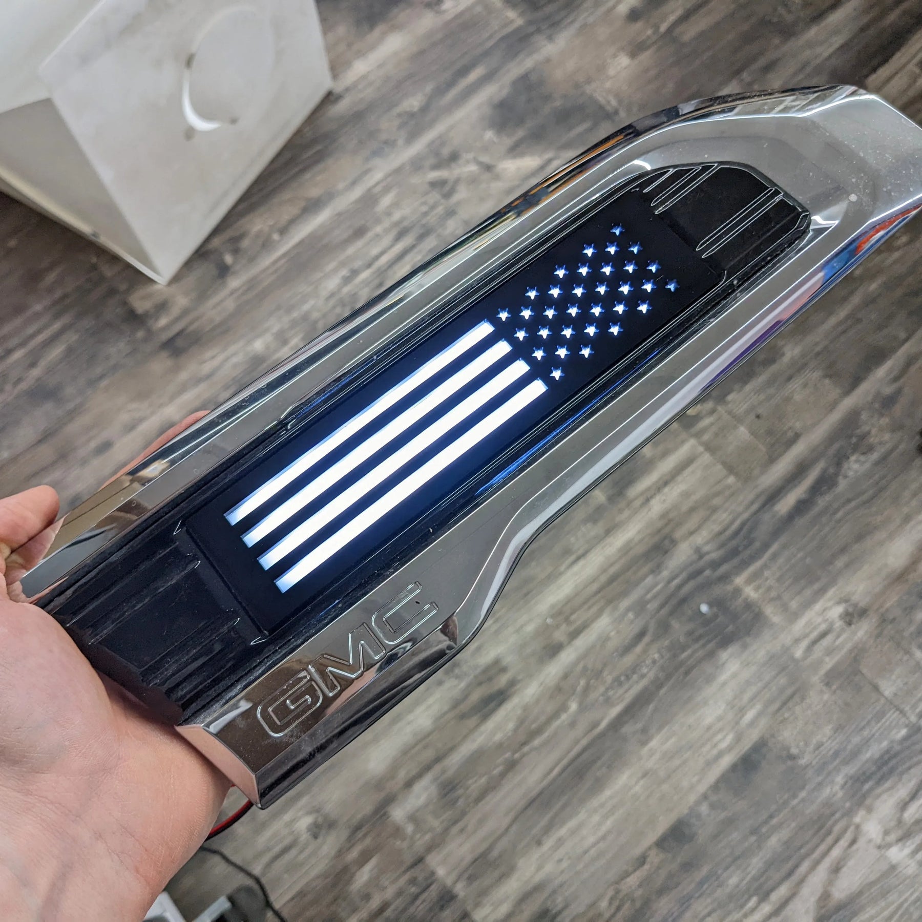 Paire de badges à LED pour drapeau américain - Compatible avec GMC 2500, 3500 HD 2020 - Plusieurs couleurs disponibles