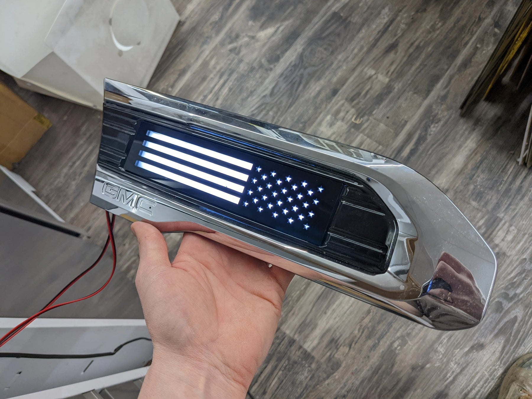 Paire de badges à LED pour drapeau américain - Compatible avec GMC 2500, 3500 HD 2020 - Plusieurs couleurs disponibles