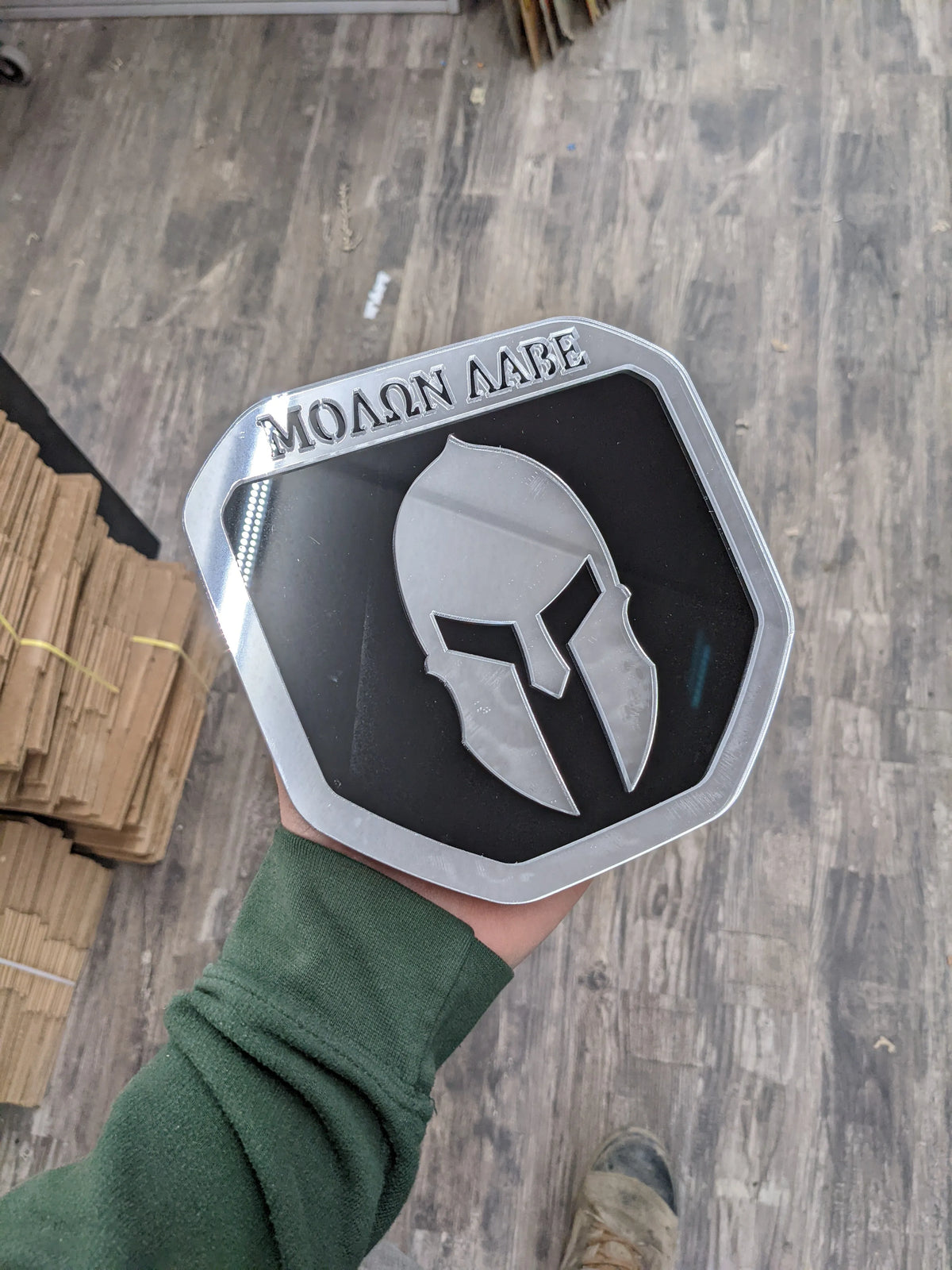 Insignia Molon Labe: compatible con Dodge® Ram® Tailgate 2019+ -1500, 2500, 3500 - Elija sus colores