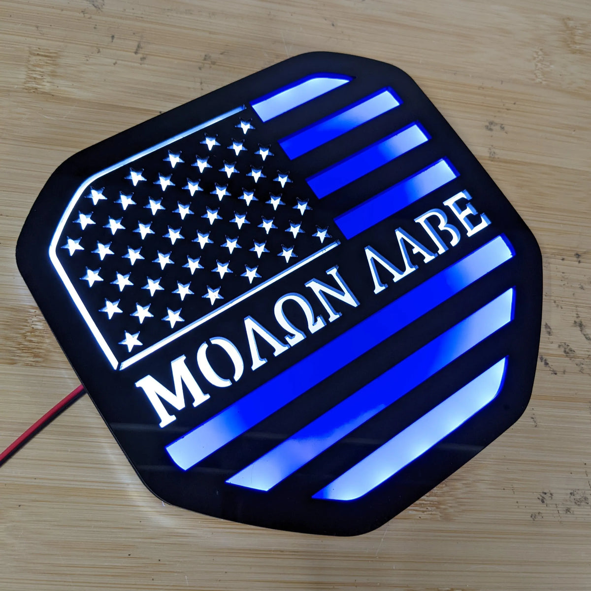 Insignia LED Molon Labe: compatible con Dodge® Ram® Tailgate 2019+ (5.ª generación) -1500, 2500, 3500