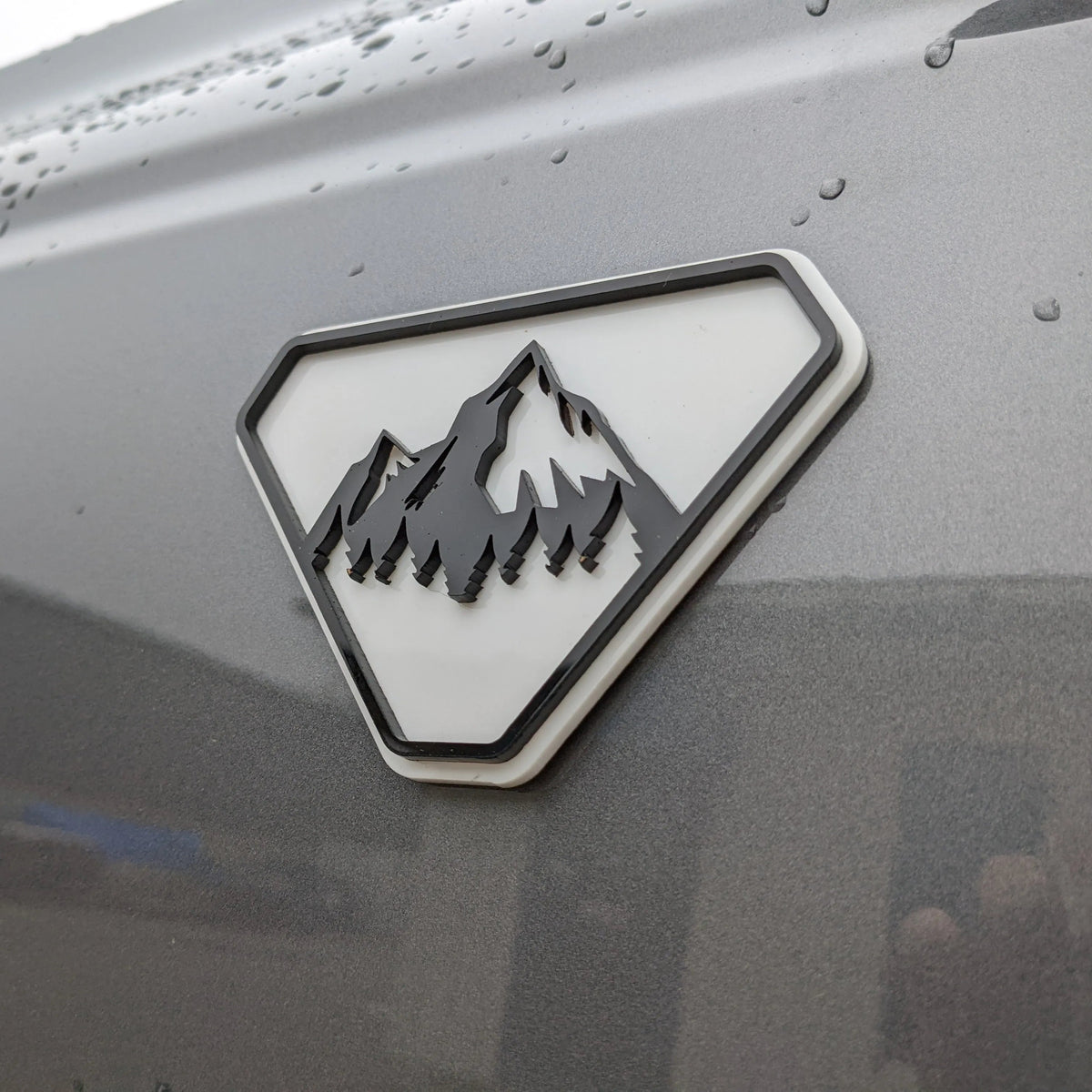 Fender Badge Pair - Mountains - Fits 2021+ Bronco® Badlands® - Matte Black on White