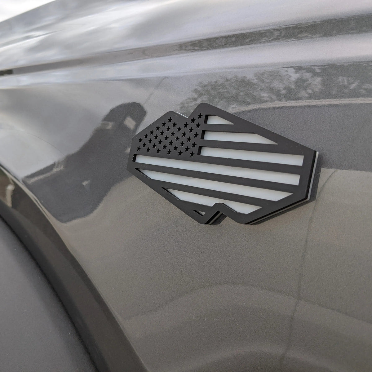 Fender Badge Pair - American Flag - Fits 2021+ Bronco® Wildtrak® - Matte Black on White