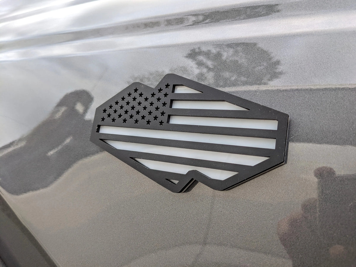 Fender Badge Pair - American Flag - Fits 2021+ Bronco® Wildtrak® - Matte Black on White