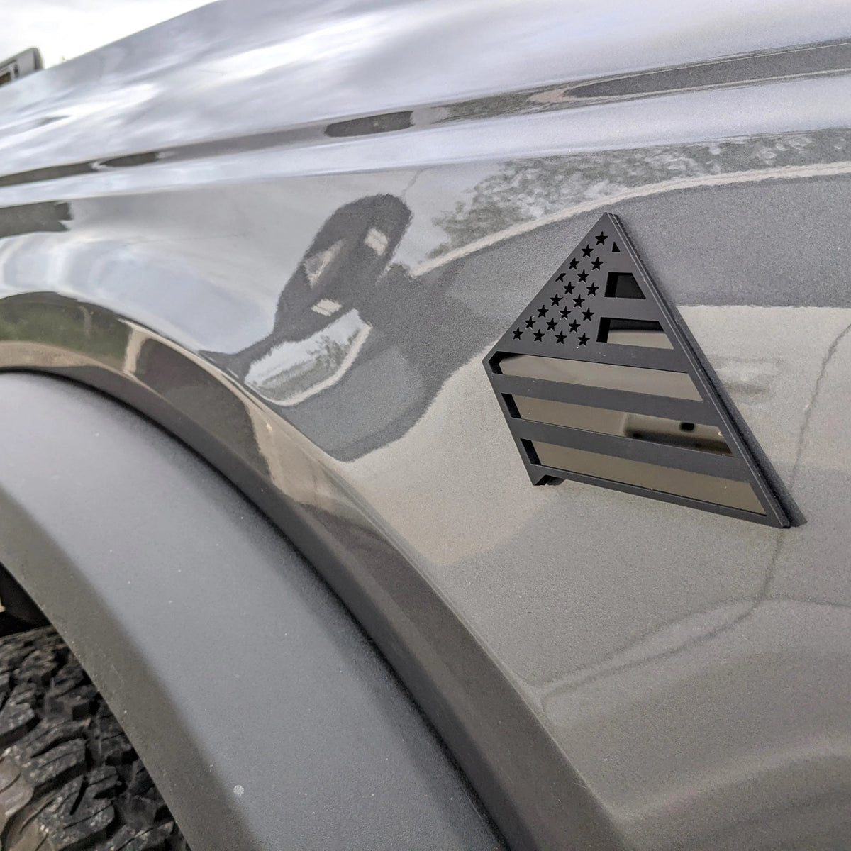 Fender Badge Pair - American Flag - Fits 2021+ Bronco® Black Diamond® - Matte Black on Black