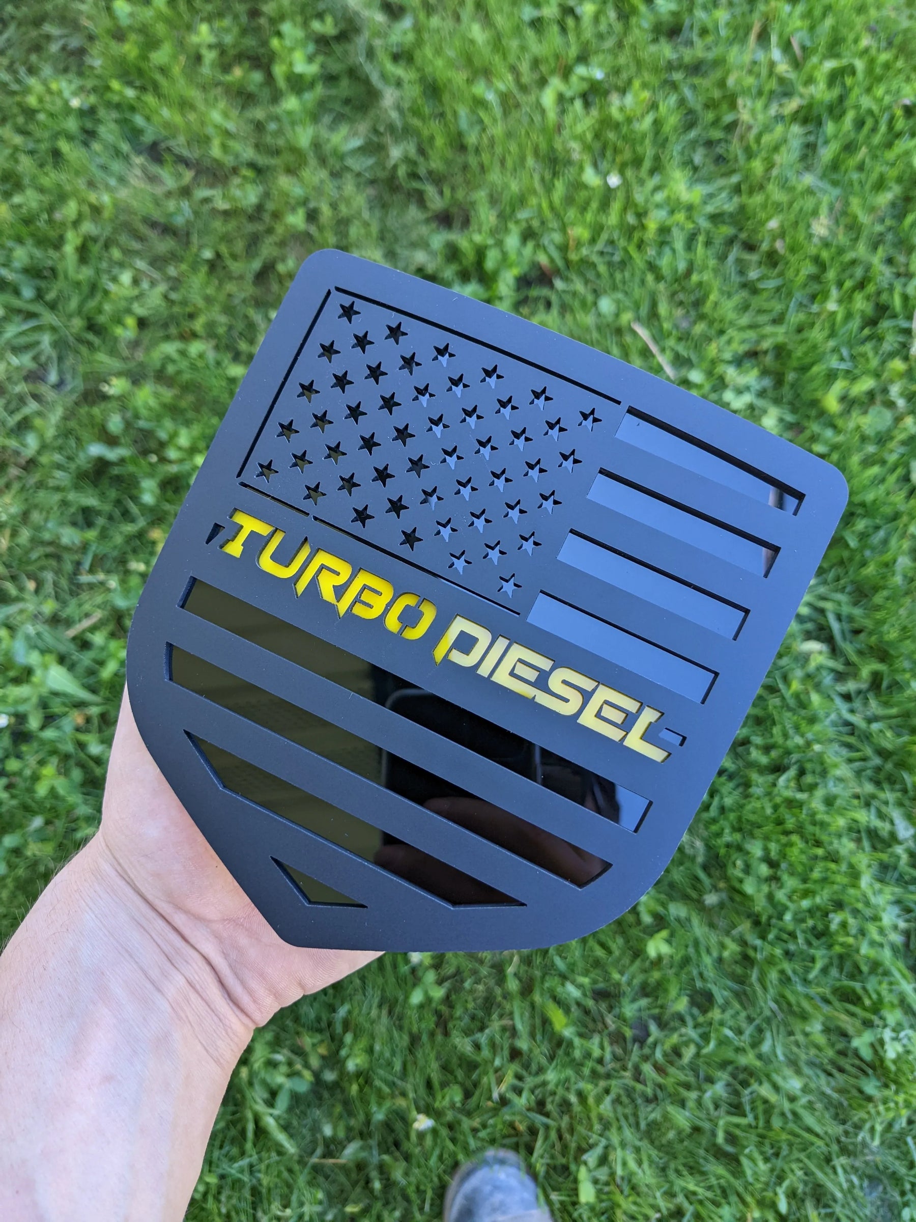 Insignia Turbo Diesel con bandera estadounidense: compatible con Dodge® RAM® 1500, 2500, 3500 2006-2022 (varios colores disponibles)