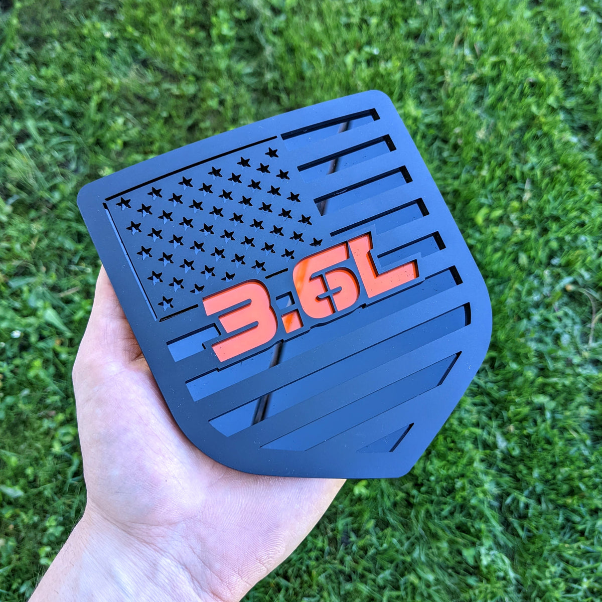 Insignia de la bandera estadounidense para 3.6L: elige tu generación Dodge® RAM® -1500, 2500, 3500 - Varios colores disponibles