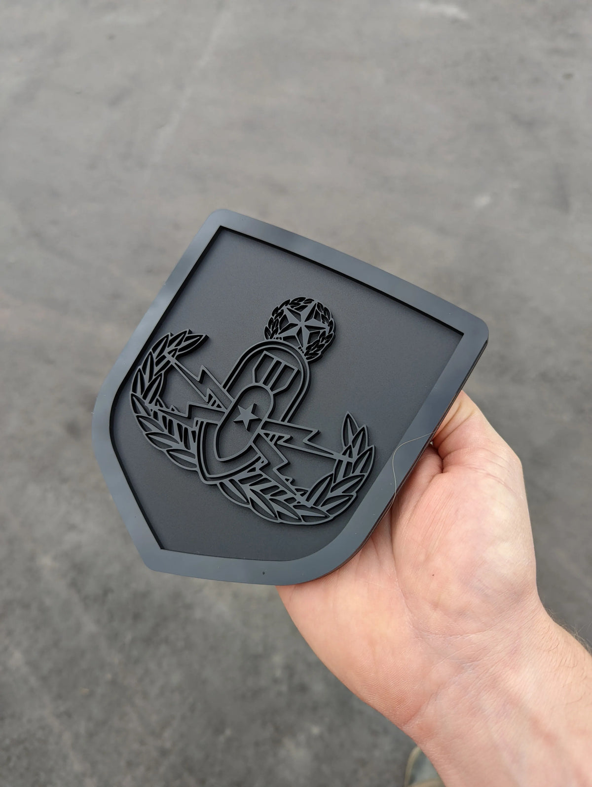 Insignia de desactivación de artefactos explosivos: compatible con modelos Dodge® Ram® 2009-2028, portón trasero, 1500, 2500, 3500