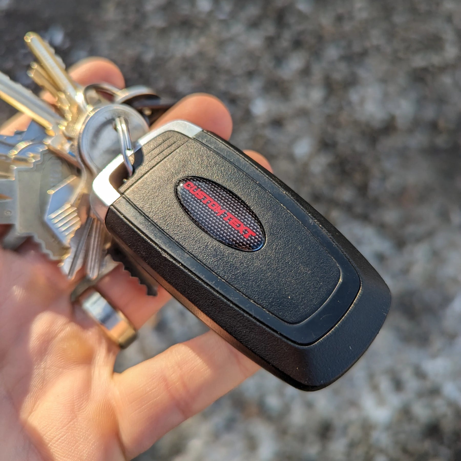 Recubrimiento de llavero con texto personalizado - Ovalado - Compatible con muchos vehículos Ford® - Varios colores disponibles