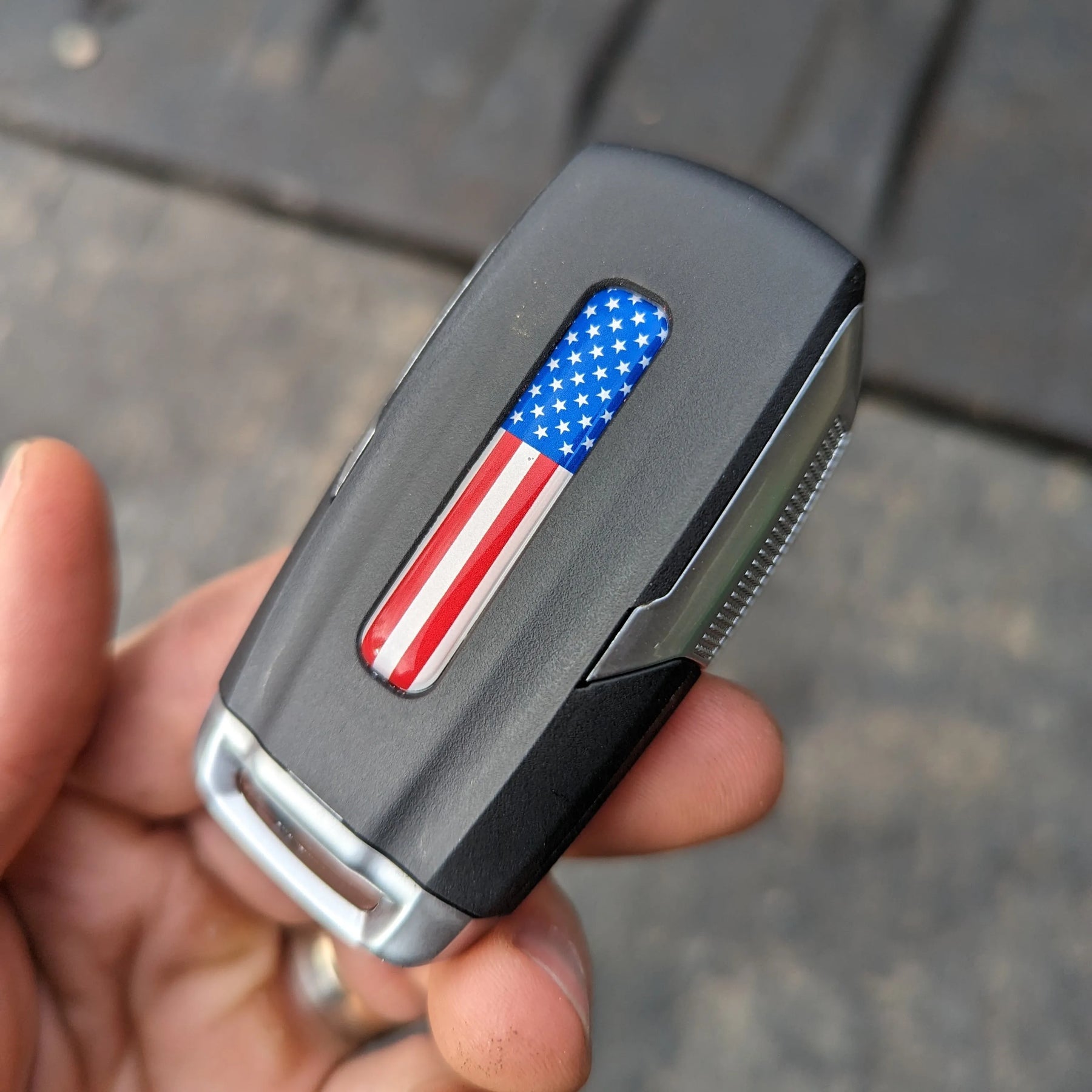 Llavero con bandera estadounidense, a todo color, compatible con modelos RAM® 1500 2019-2022