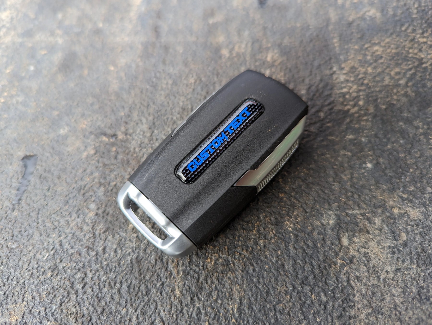 Recubrimiento de llavero con texto personalizado: compatible con RAM® 1500 2019-2022; varios colores disponibles