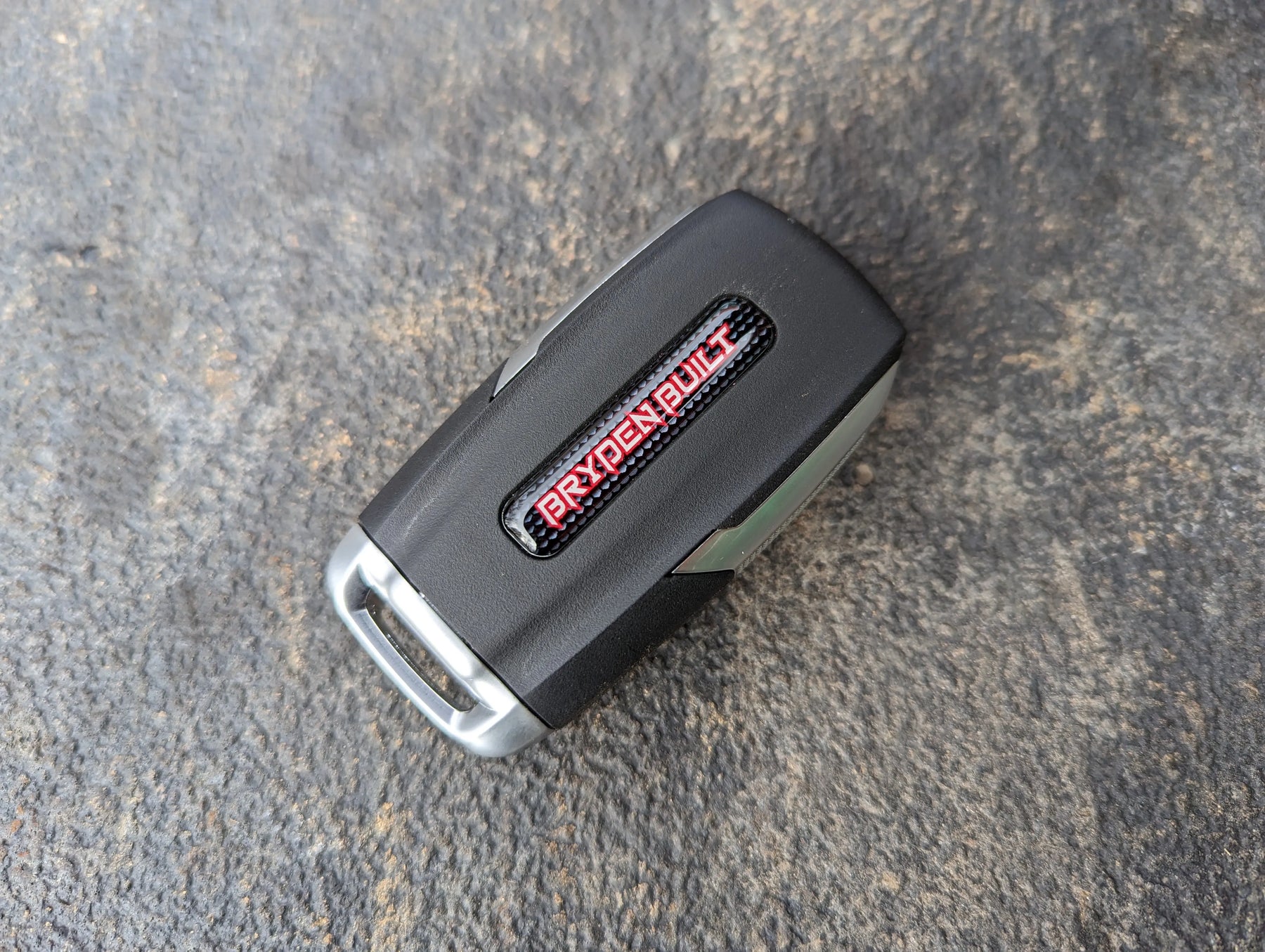 Recubrimiento de llavero con texto personalizado: compatible con RAM® 1500 2019-2022; varios colores disponibles