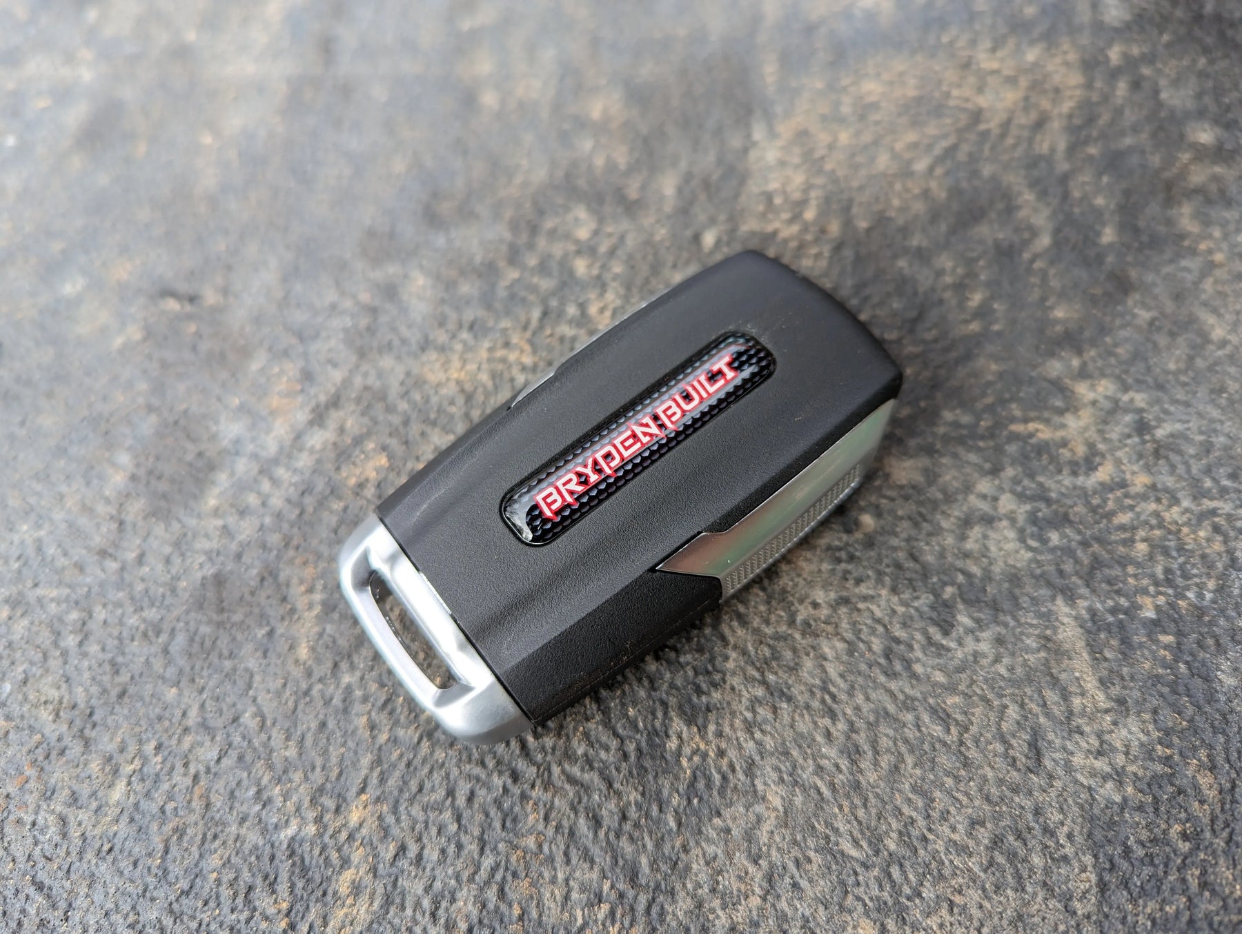 Recubrimiento de llavero con texto personalizado: compatible con RAM® 1500 2019-2022; varios colores disponibles