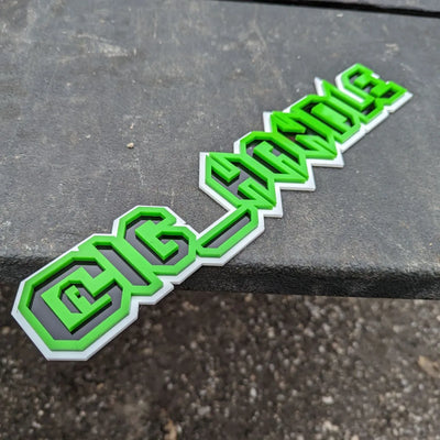 Insignia de vehículo con texto personalizado: fuente en forma de recuadro: opciones de varios colores disponibles