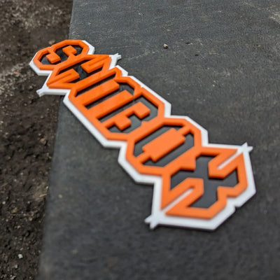 Insignia de vehículo con texto personalizado: fuente en forma de recuadro: opciones de varios colores disponibles