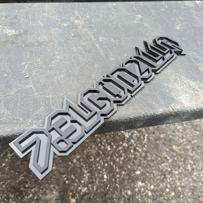 Insignia de vehículo con texto personalizado: fuente en forma de recuadro: opciones de varios colores disponibles