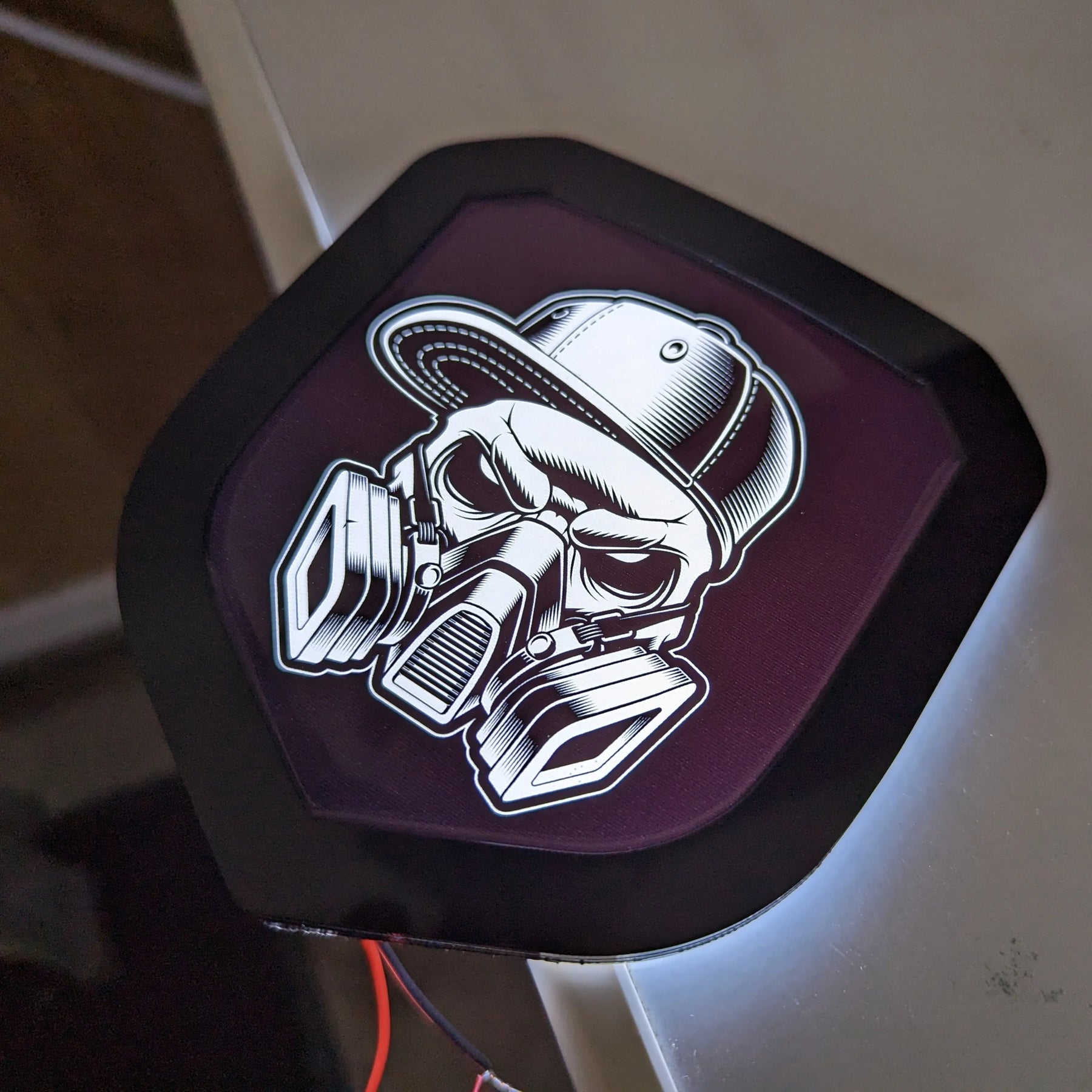 Insignia de rejilla LED personalizada a todo color: compatible con RAM® 2013-2018 y rejilla clásica 2019+: 1500, 2500, 3500