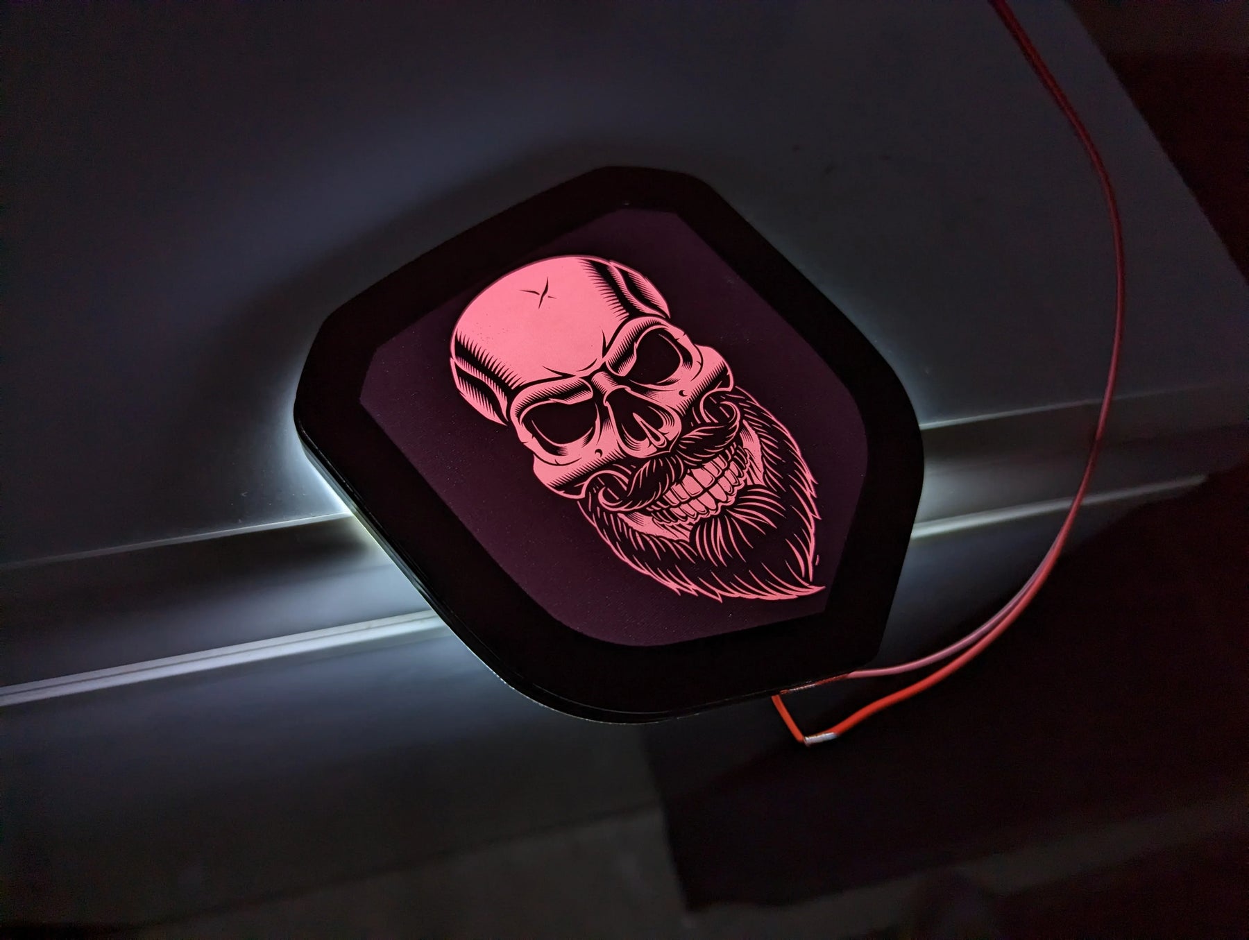 Insignia de rejilla LED personalizada a todo color: compatible con RAM® 2013-2018 y rejilla clásica 2019+: 1500, 2500, 3500