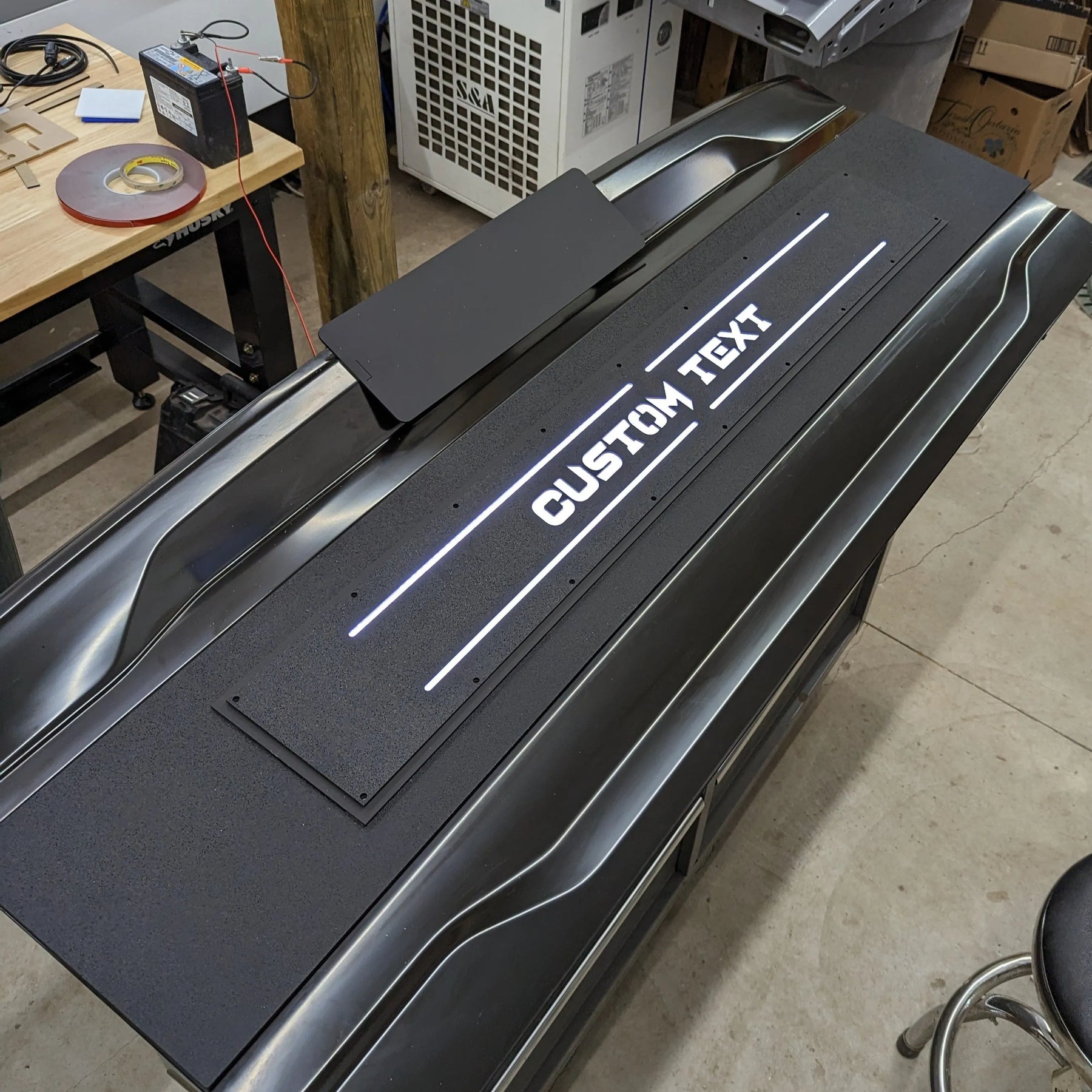 Aplique LED con texto personalizado para portón trasero: compatible con modelos F150® 2021-2023