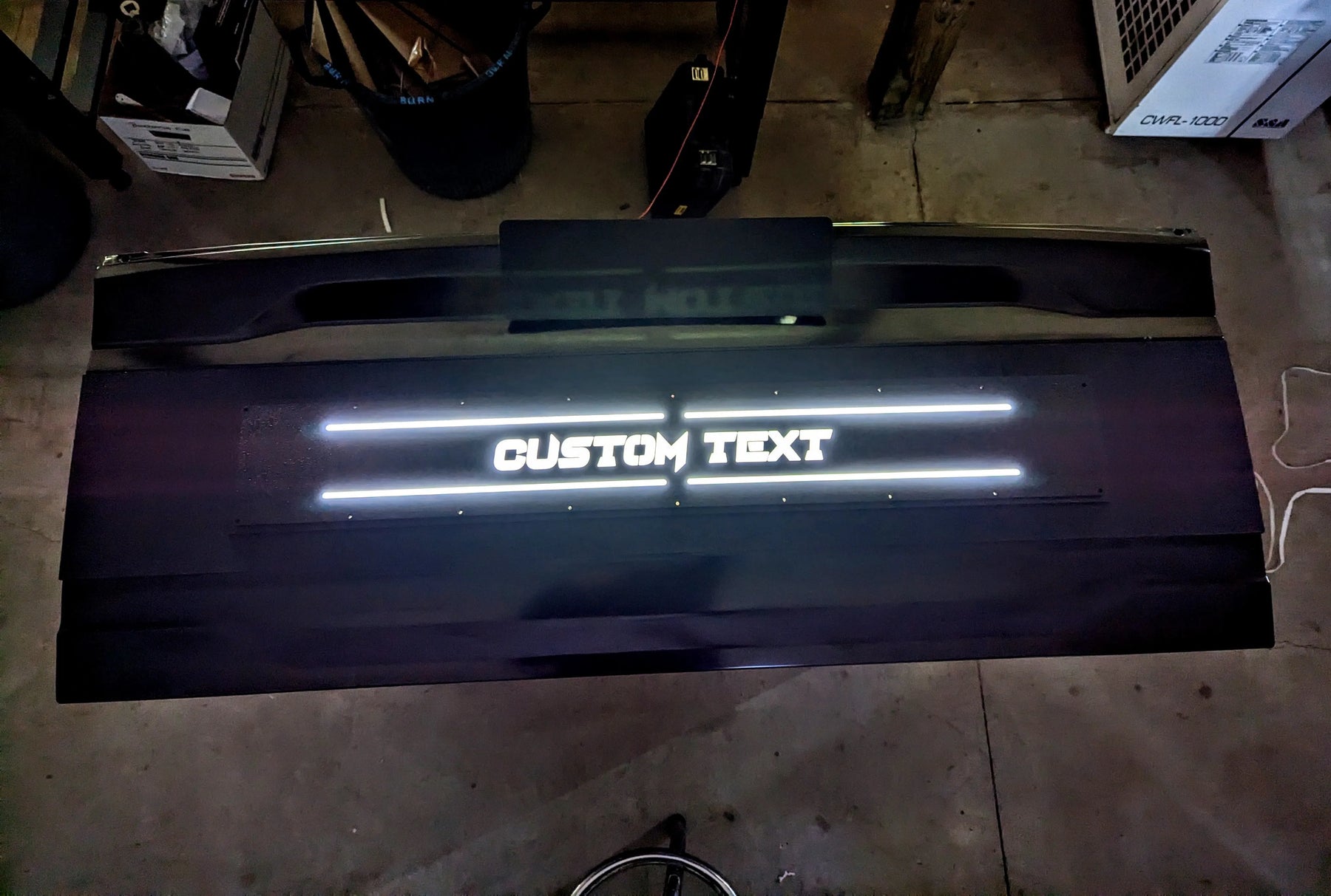 Aplique LED con texto personalizado para portón trasero: compatible con modelos F150® 2021-2023