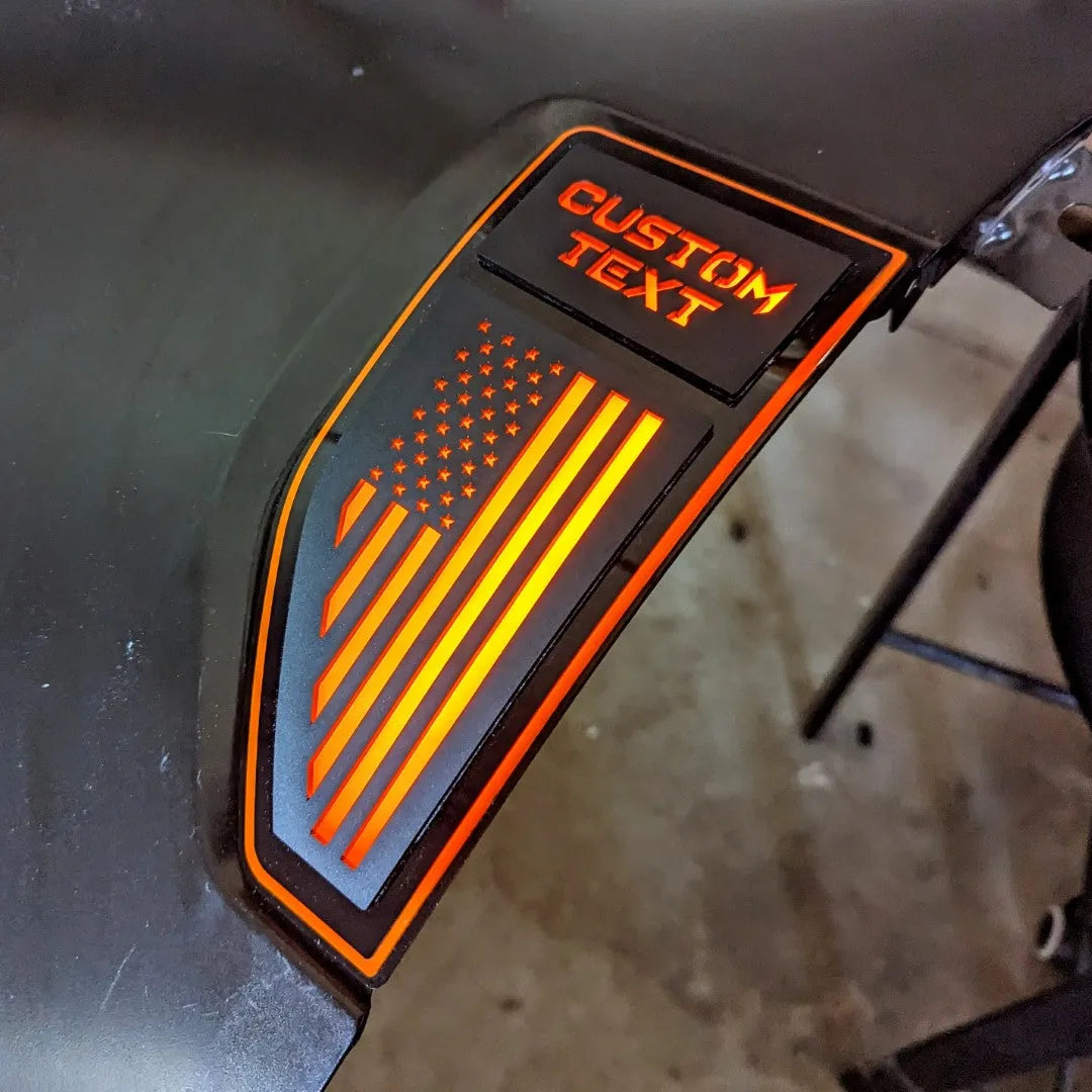 Juego de insignias LED para guardabarros con texto personalizado y bandera estadounidense: compatible con Ford® Maverick® 2022+, totalmente personalizable