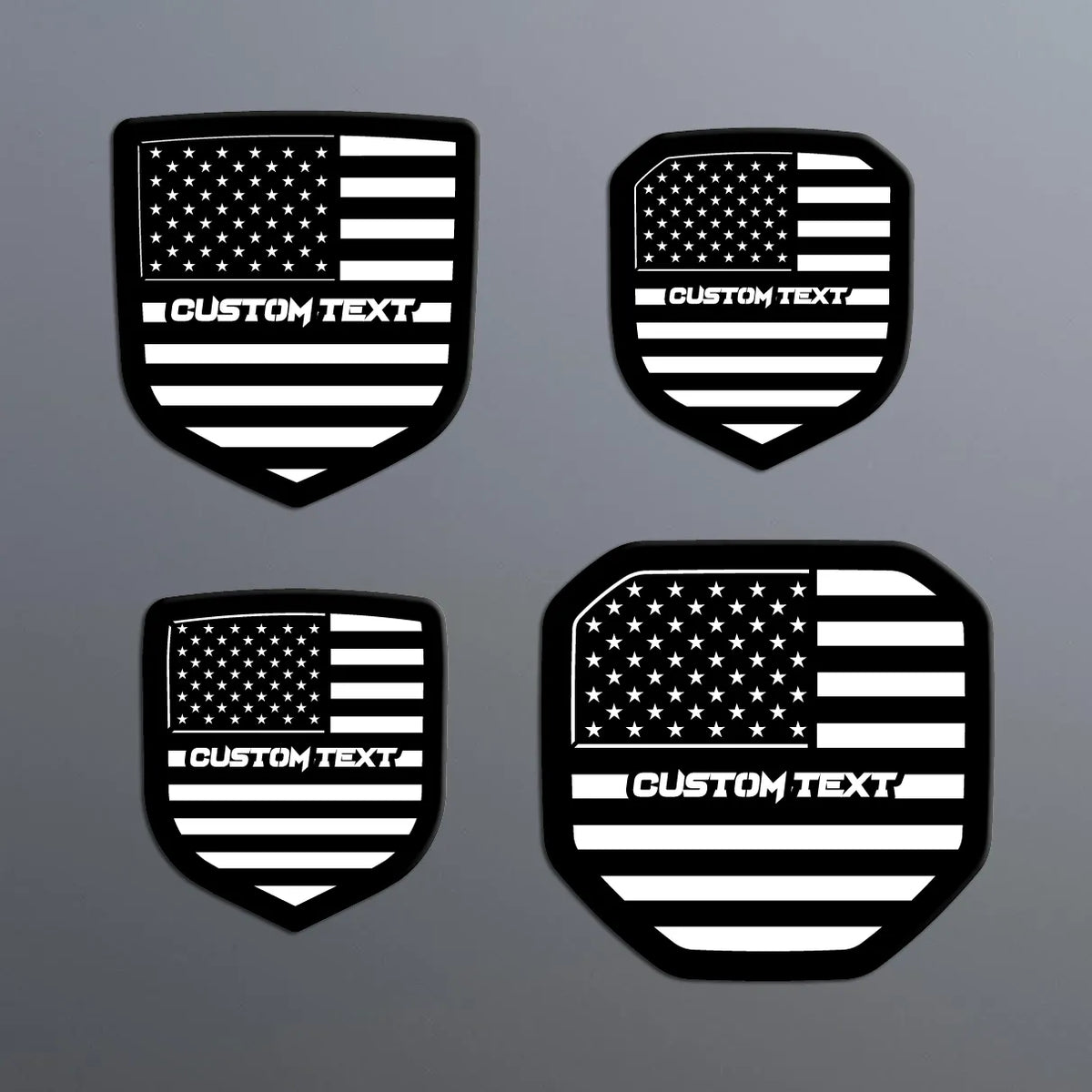 Insignia de texto personalizada con la bandera estadounidense: elija su generación Dodge® RAM® -1500, 2500, 3500 - Varios colores disponibles